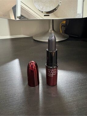 MAC Aaliyah Lipstick in “Street Thing”